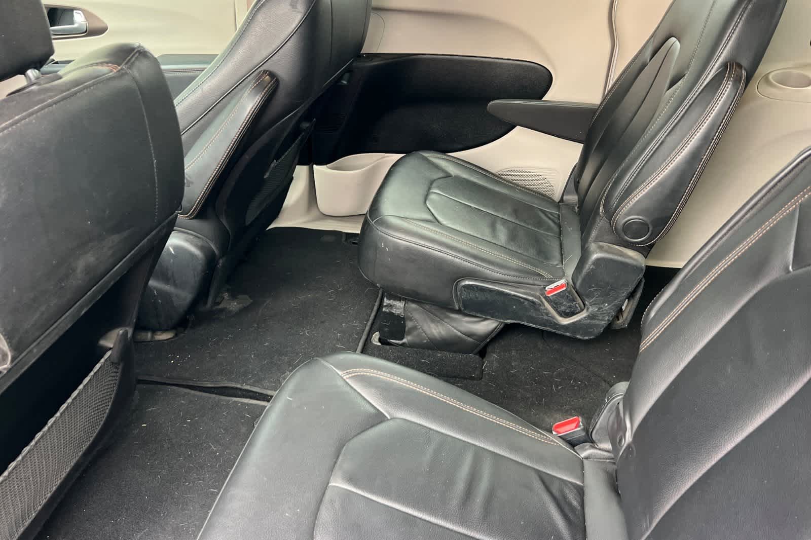 Thumbnail: 2017 Chrysler Pacifica - 5