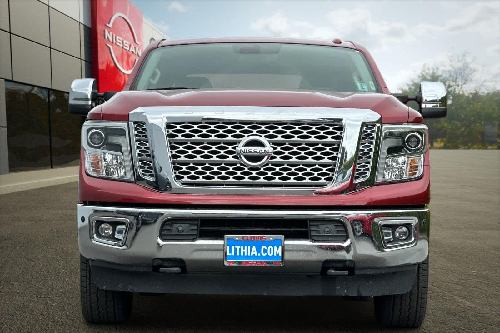 2017 Nissan Titan SL 11