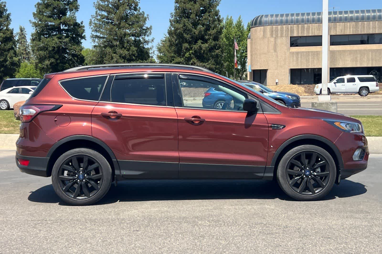 Thumbnail: 2018 Ford Escape - 9