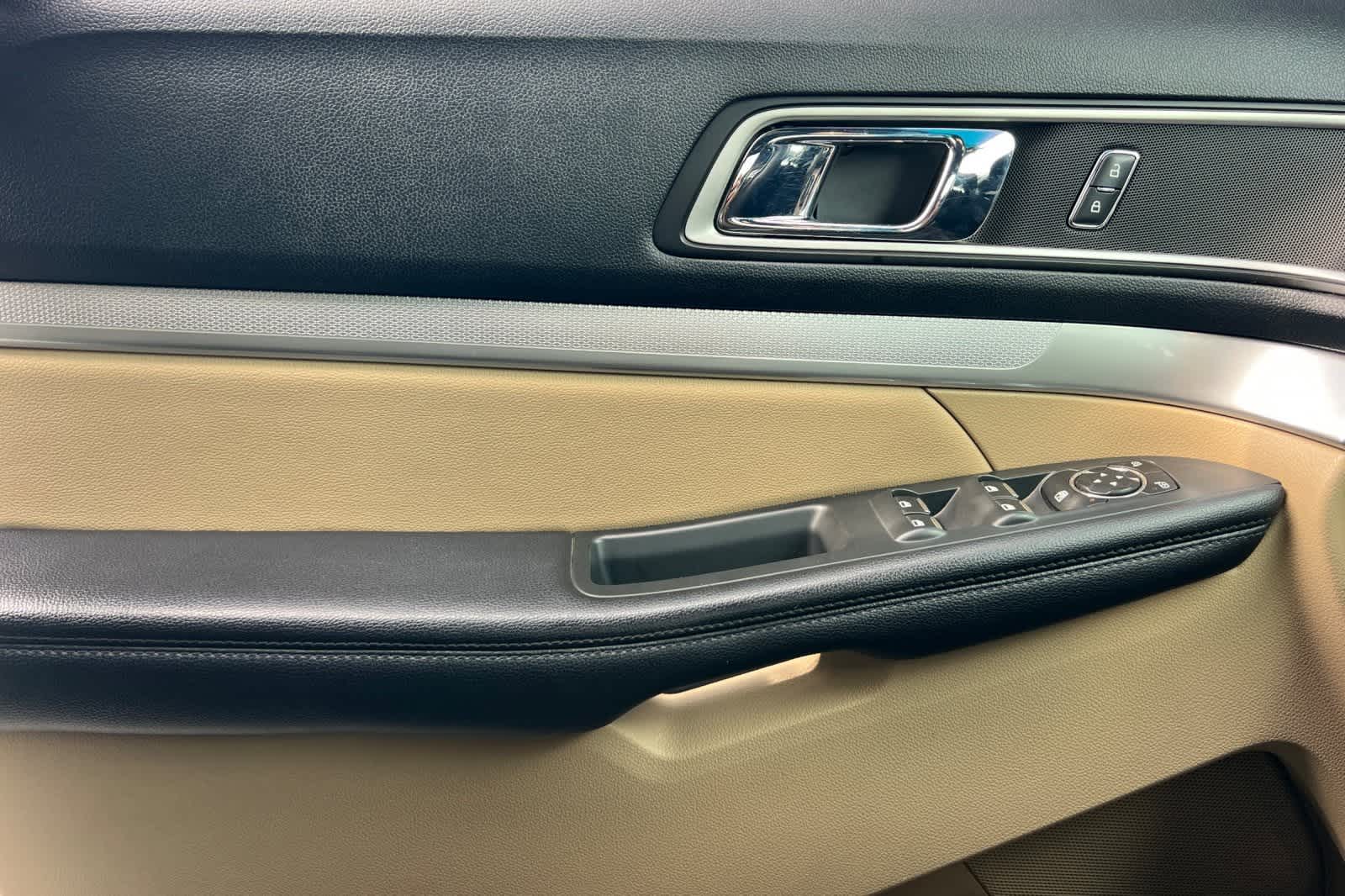 Thumbnail: 2016 Ford Explorer - 13