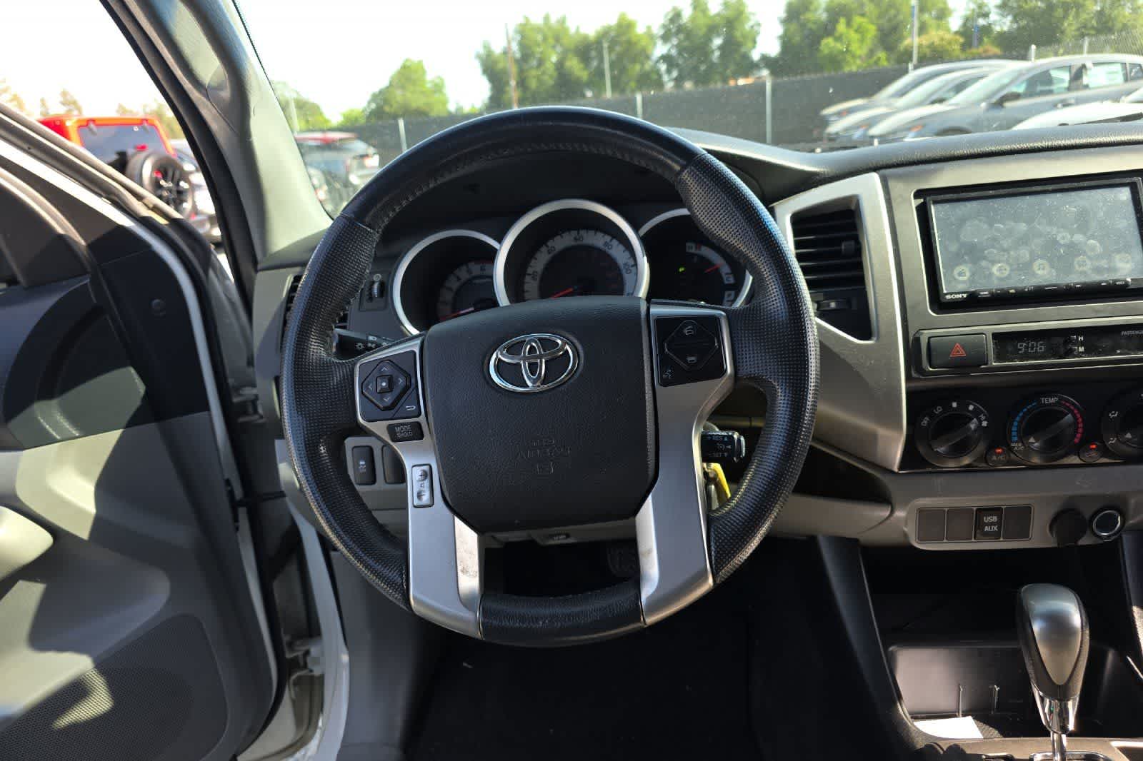 Thumbnail: 2014 Toyota Tacoma - 16