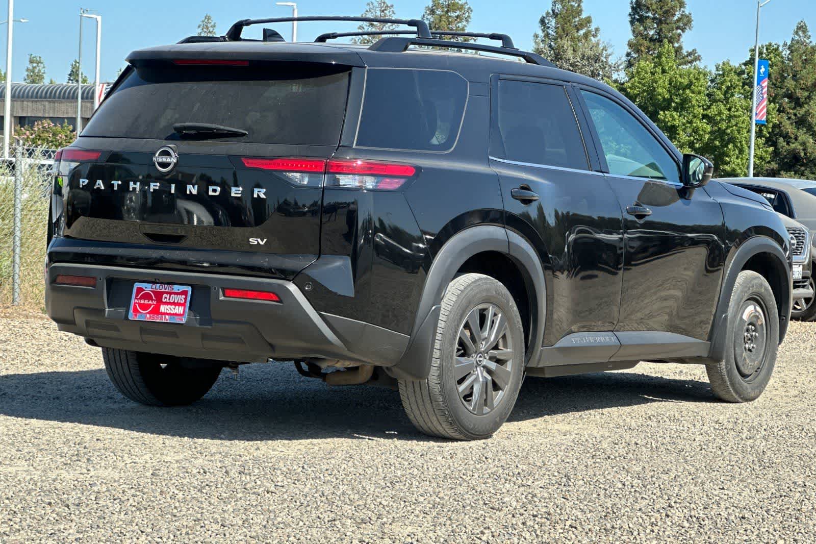 Thumbnail: 2024 Nissan Pathfinder - 3