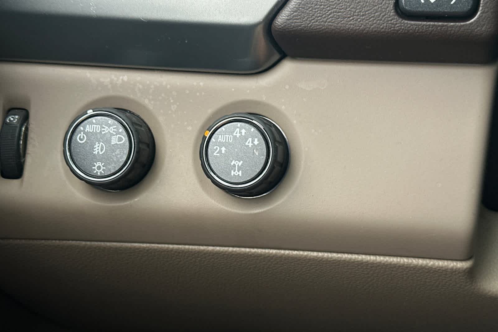 Thumbnail: 2016 Chevrolet Suburban - 36