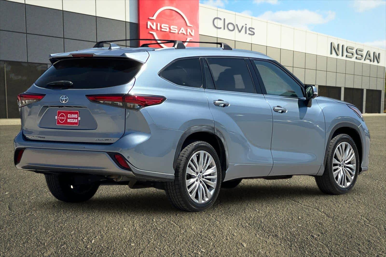 Thumbnail: 2022 Toyota Highlander - 3