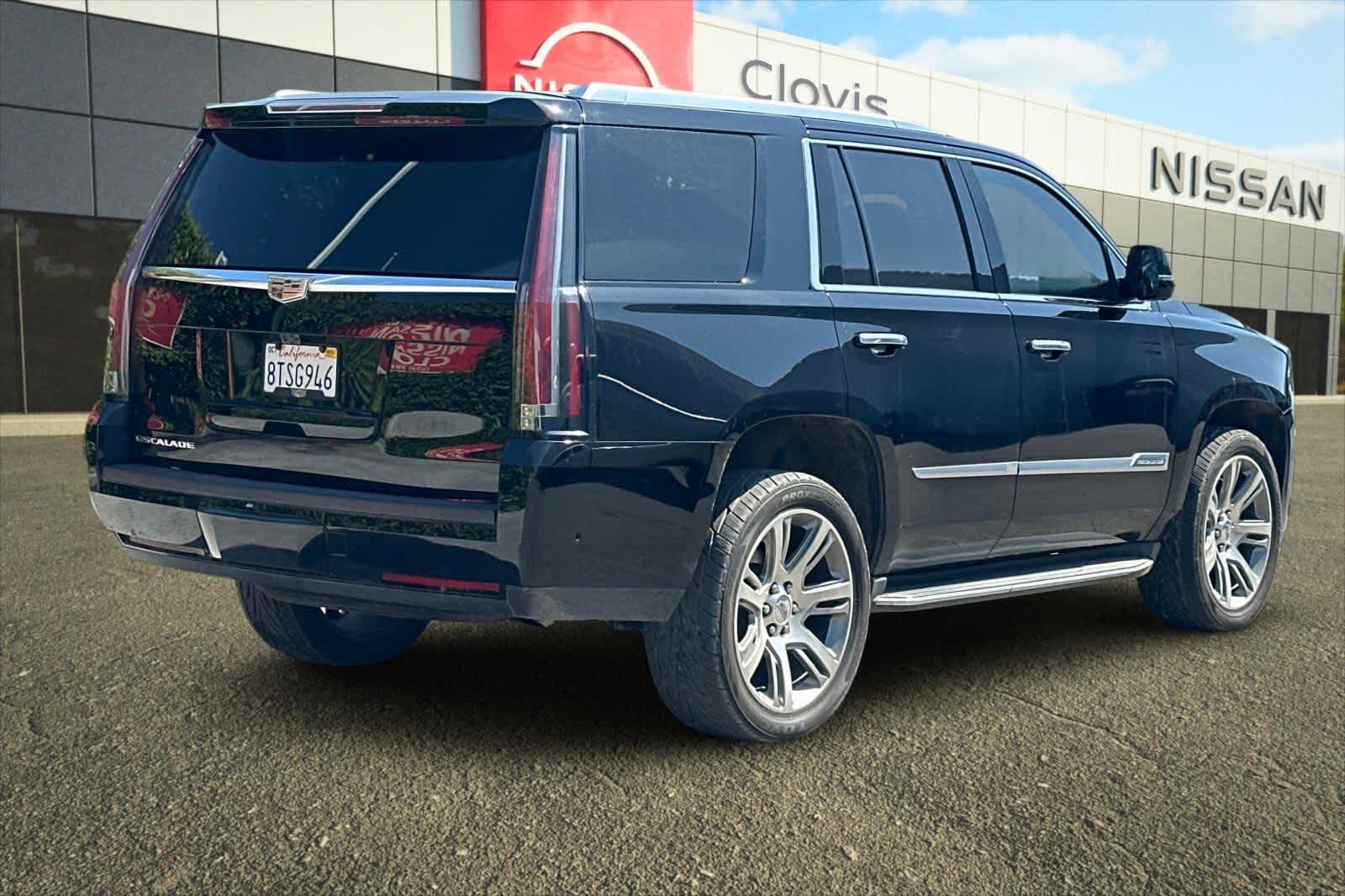 2017 Cadillac Escalade Luxury 3