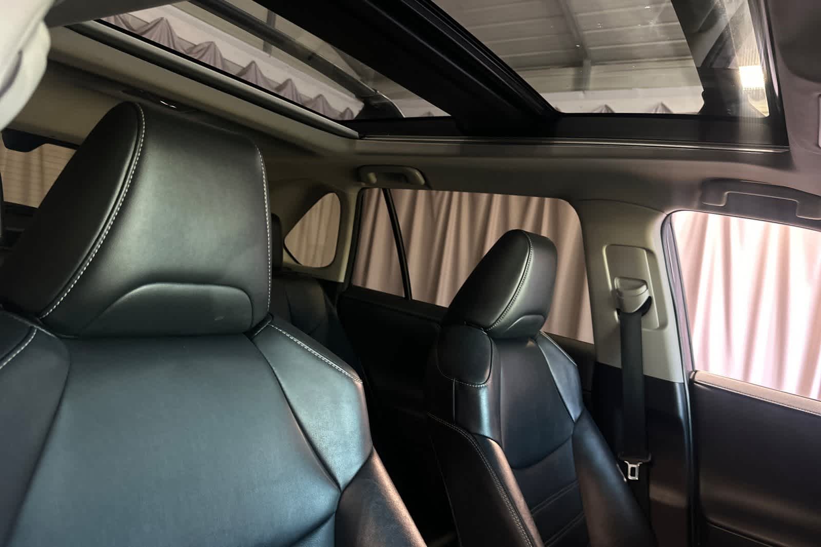 Thumbnail: 2019 Toyota RAV4 - 20