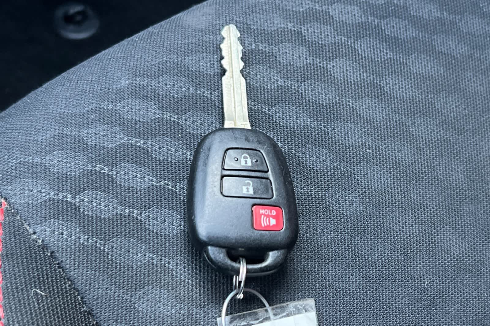 Thumbnail: 2020 Toyota Tacoma - 21