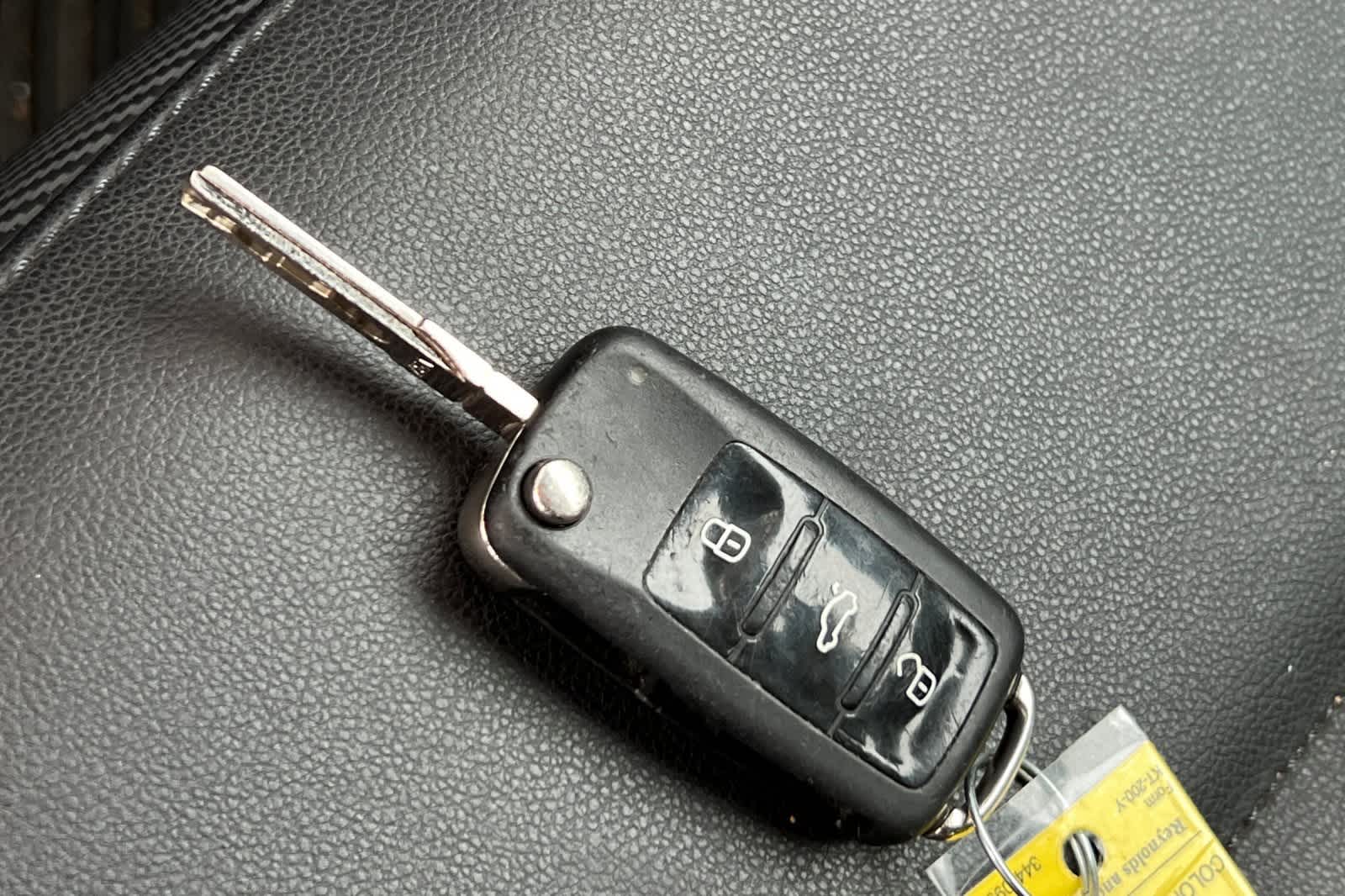 Thumbnail: 2014 Volkswagen Beetle - 21