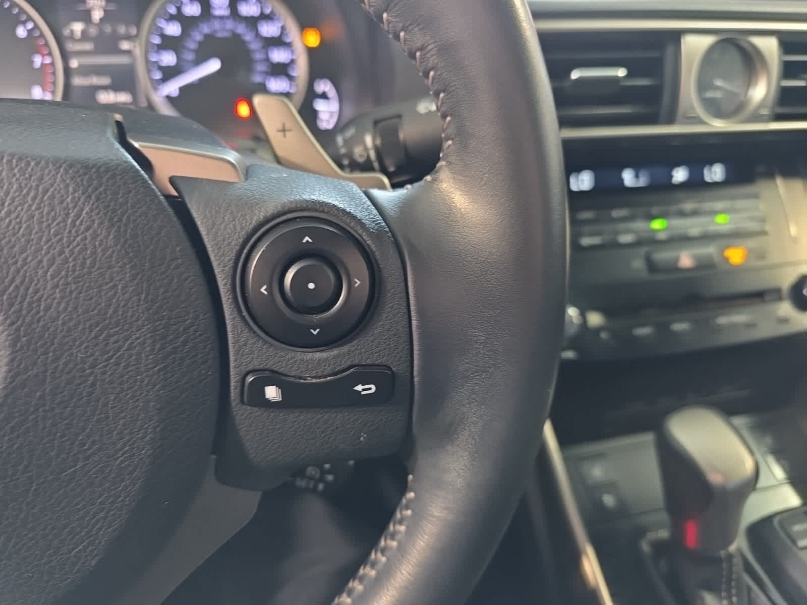 Thumbnail: 2014 Lexus IS - 26