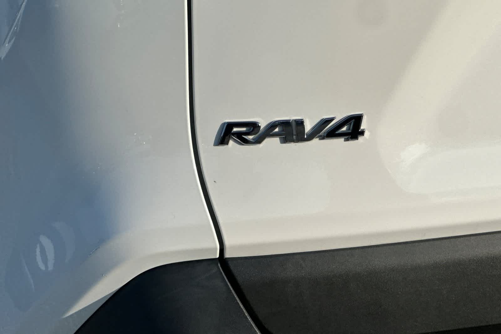 Thumbnail: 2022 Toyota RAV4 - 33
