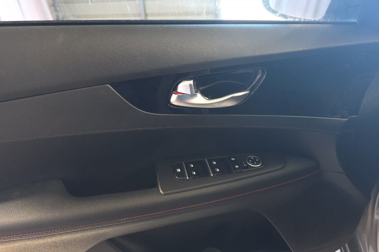 Thumbnail: 2023 Kia Forte - 15