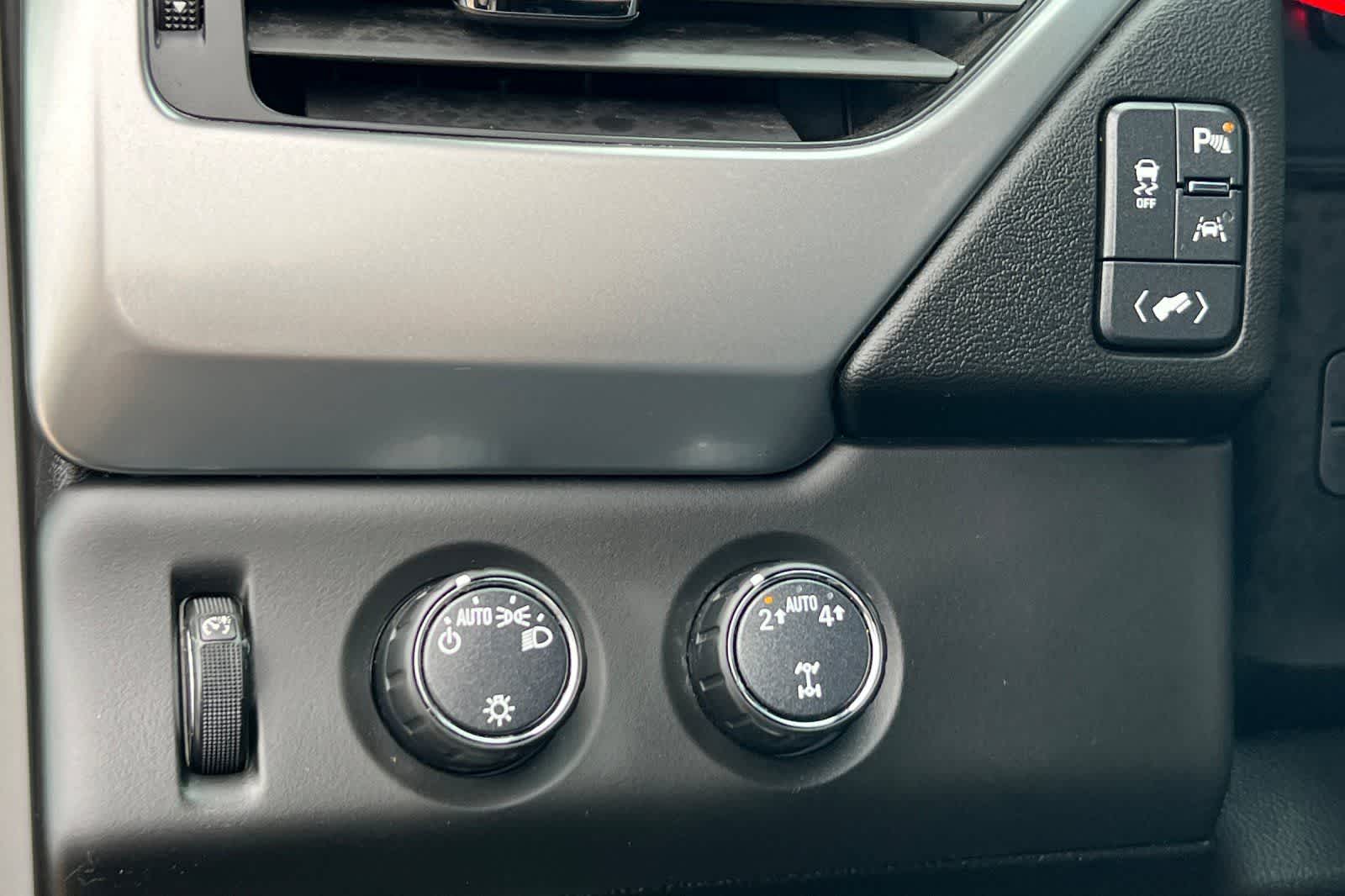 Thumbnail: 2019 Chevrolet Suburban - 35