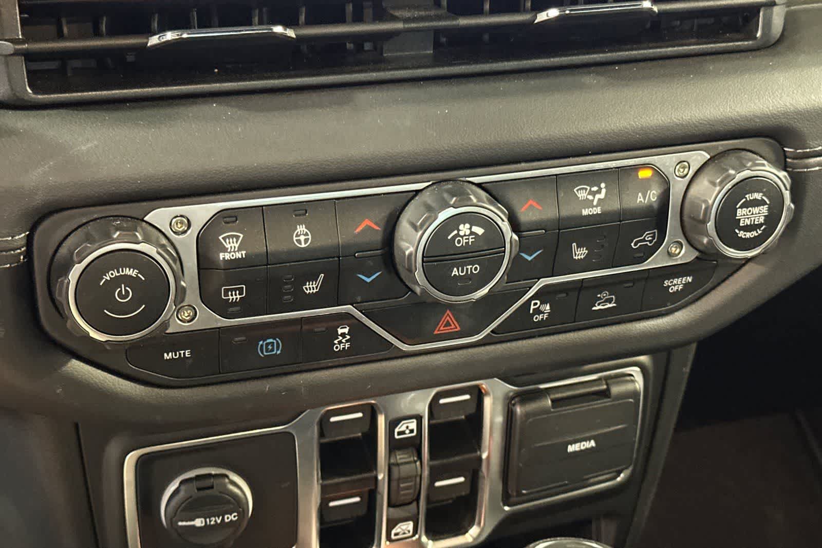 Thumbnail: 2025 Jeep Wrangler - 22