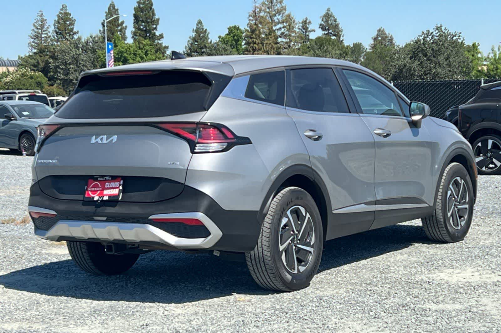 Thumbnail: 2023 Kia Sportage - 3