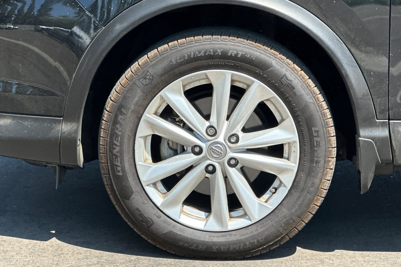 Thumbnail: 2017 Nissan Rogue Sport - 12