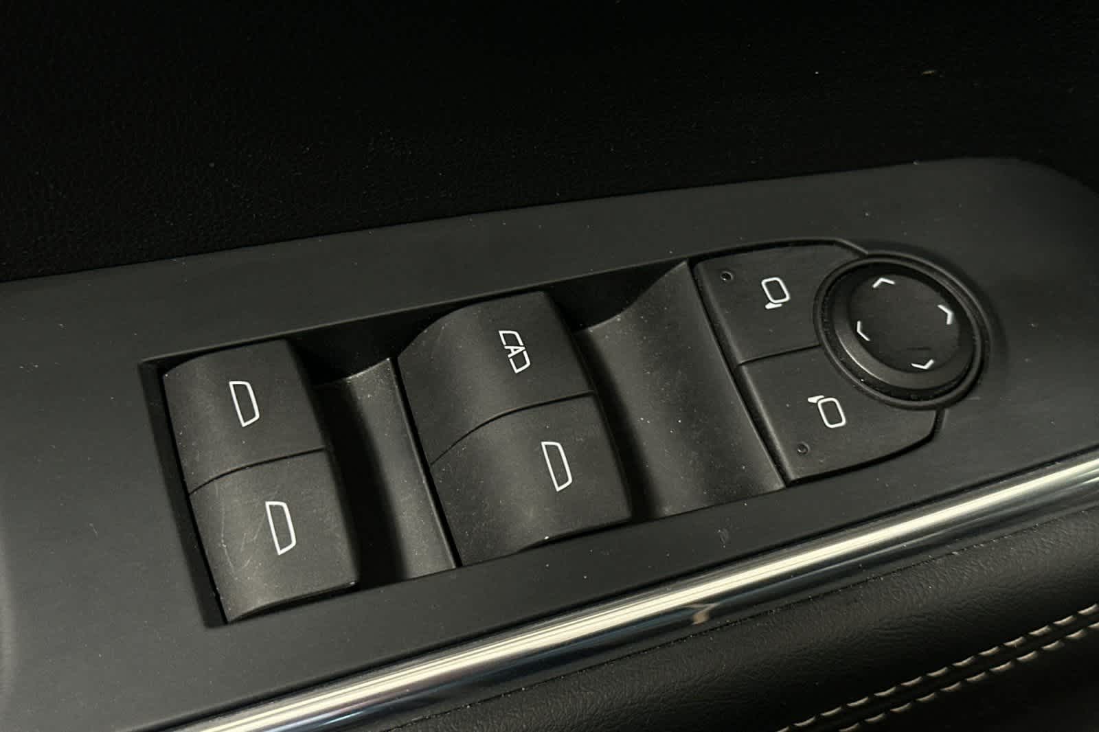 Thumbnail: 2024 GMC Acadia - 16