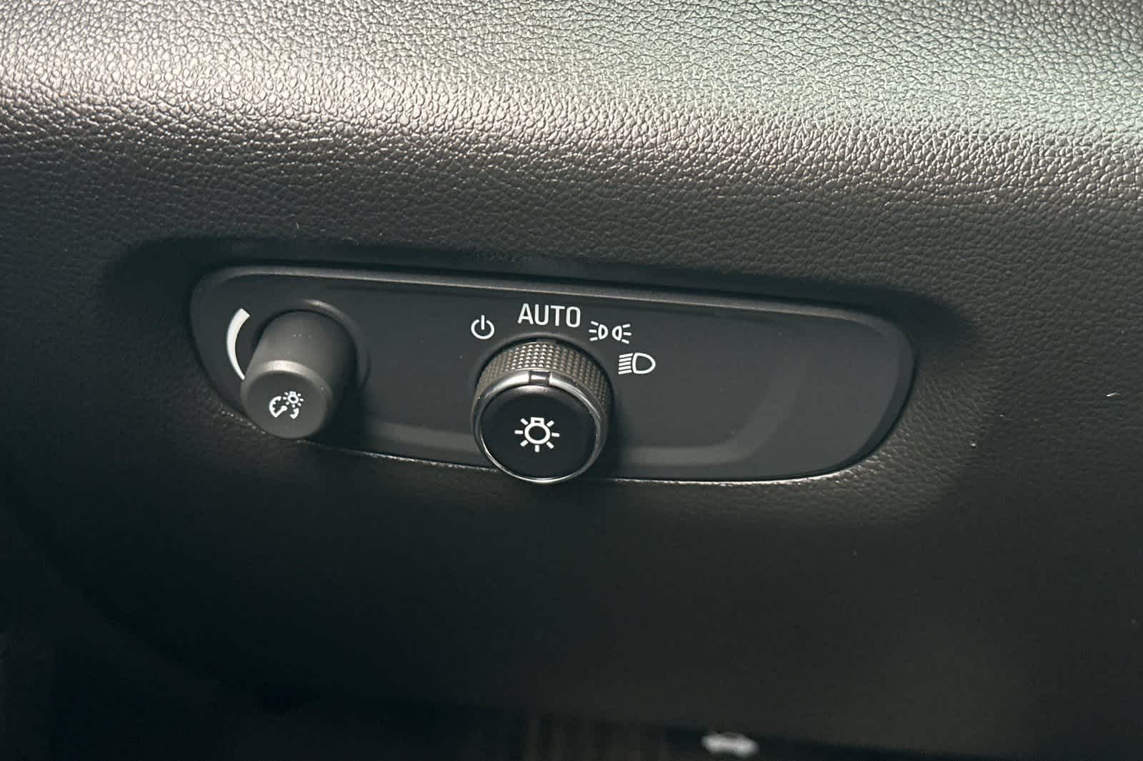 Thumbnail: 2023 Chevrolet Traverse - 35