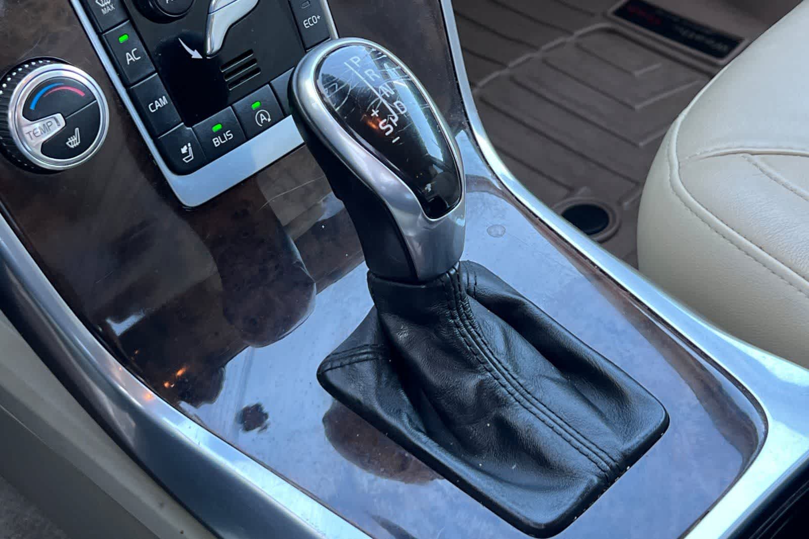 Thumbnail: 2015 Volvo S80 - 23