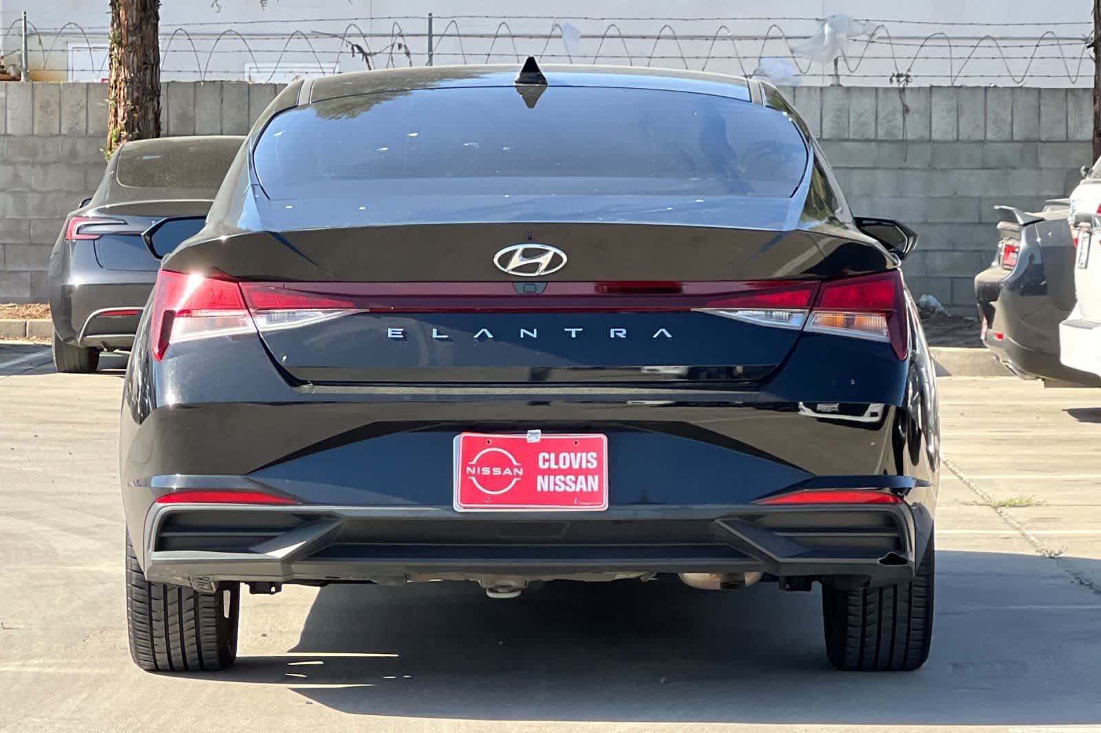 Thumbnail: 2023 Hyundai Elantra - 8
