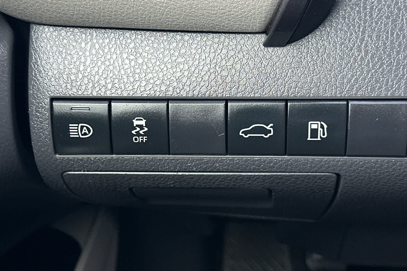 Thumbnail: 2018 Toyota Camry - 30