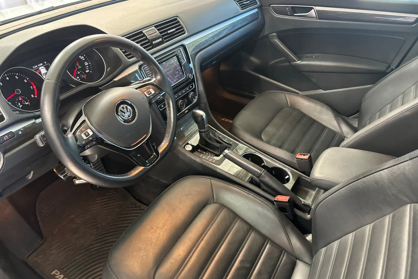 Thumbnail: 2018 Volkswagen Passat - 14