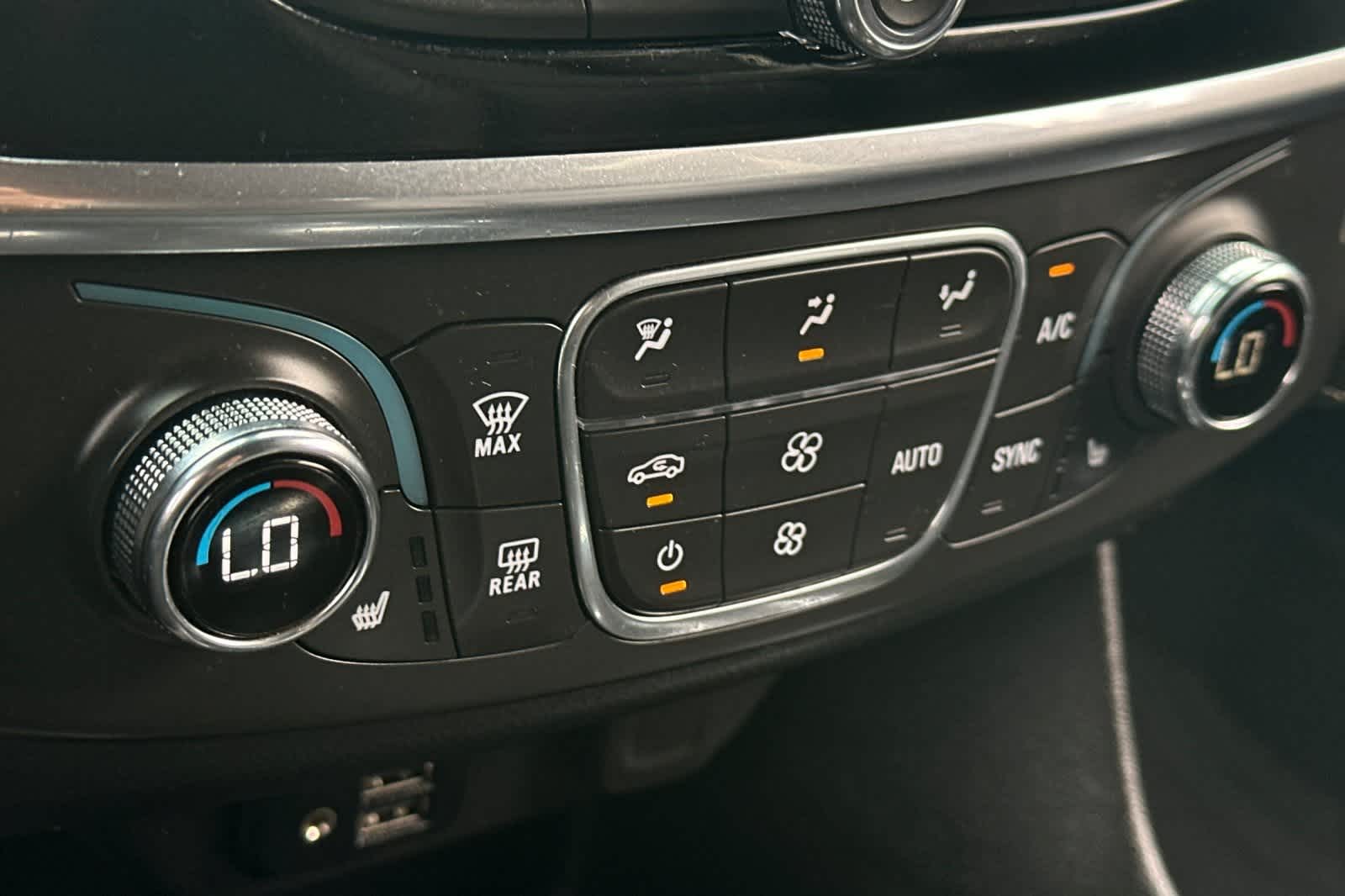 Thumbnail: 2023 Chevrolet Traverse - 26