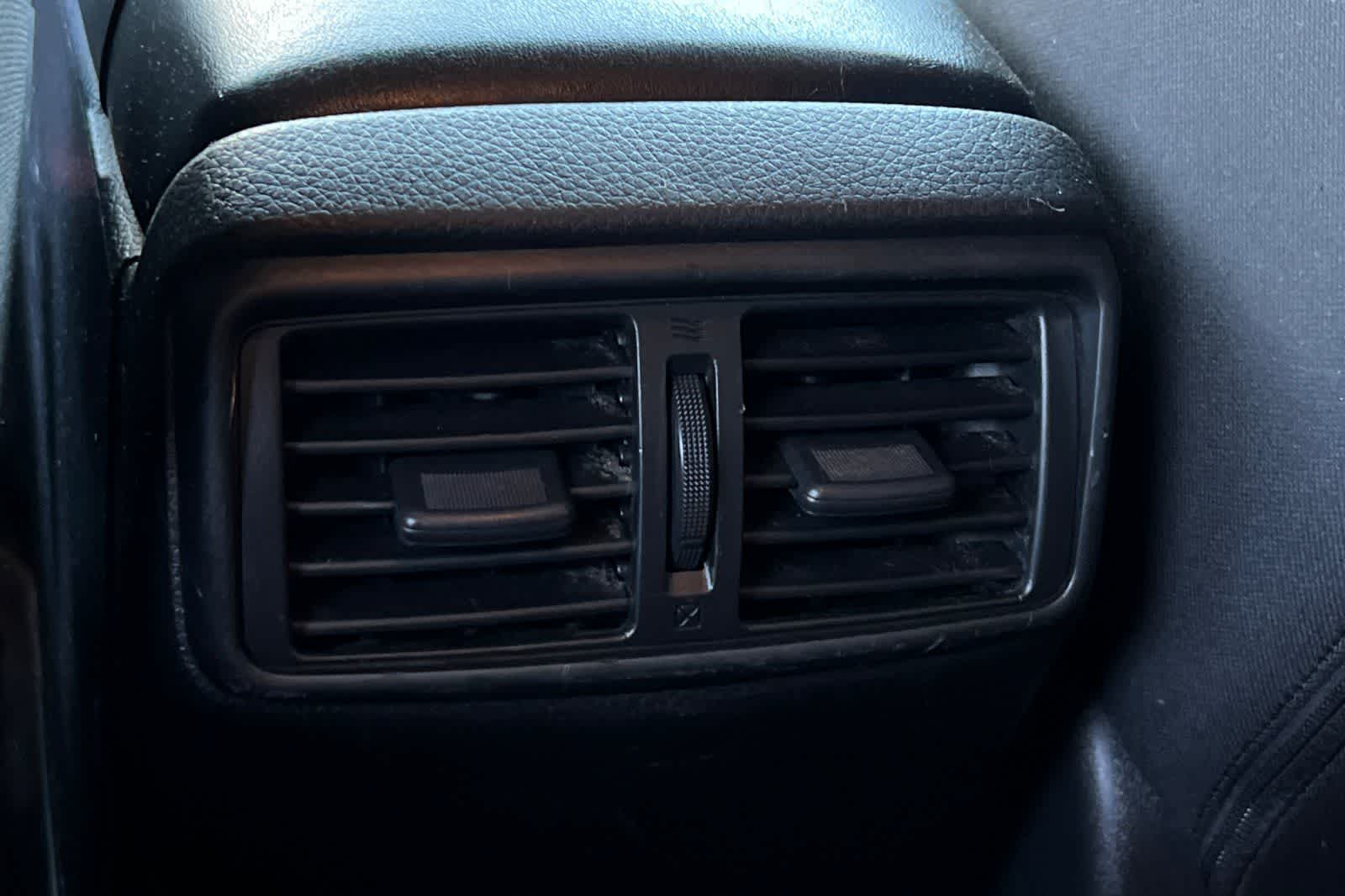 Thumbnail: 2018 Nissan Rogue Sport - 15