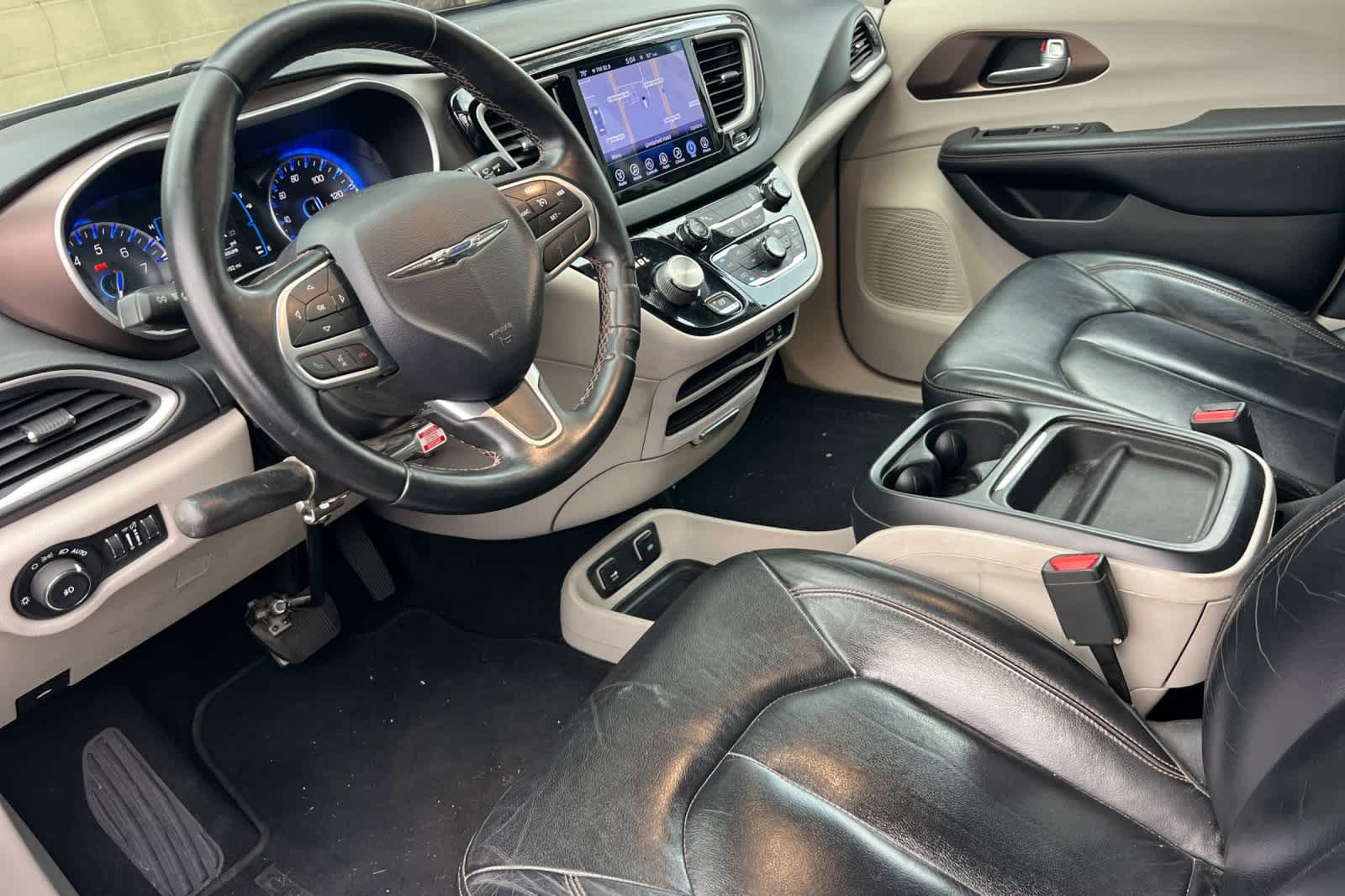 Thumbnail: 2017 Chrysler Pacifica - 14