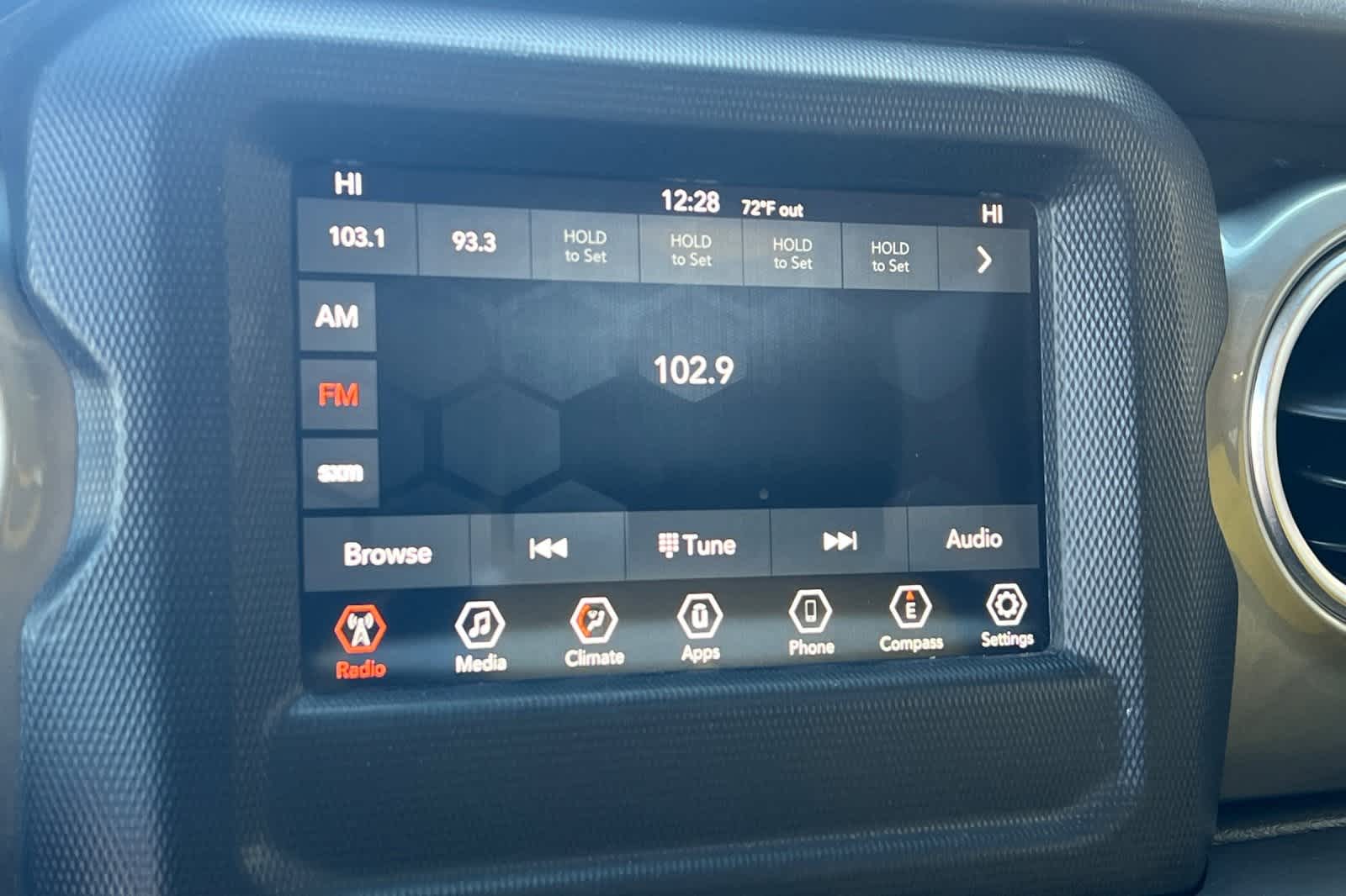 Thumbnail: 2019 Jeep Wrangler - 19