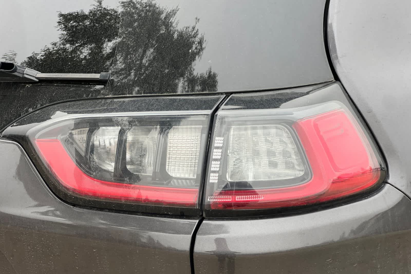 Thumbnail: 2019 Jeep Cherokee - 30