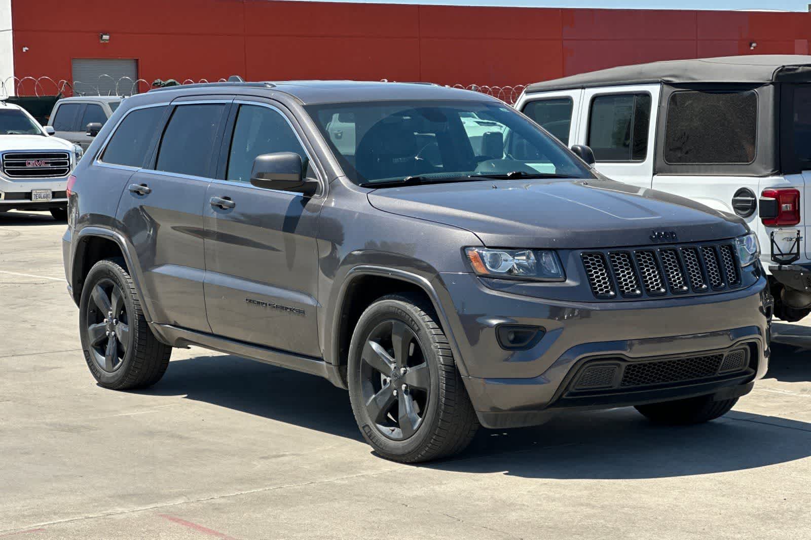 Thumbnail: 2015 Jeep Grand Cherokee - 10