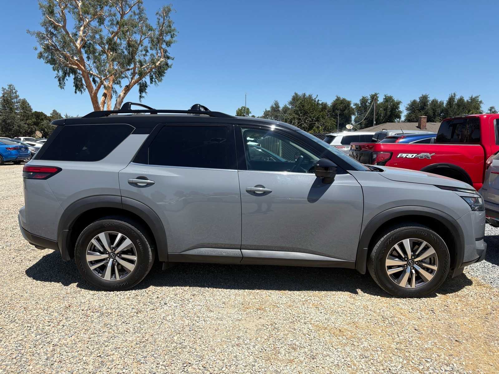 Thumbnail: 2023 Nissan Pathfinder - 8