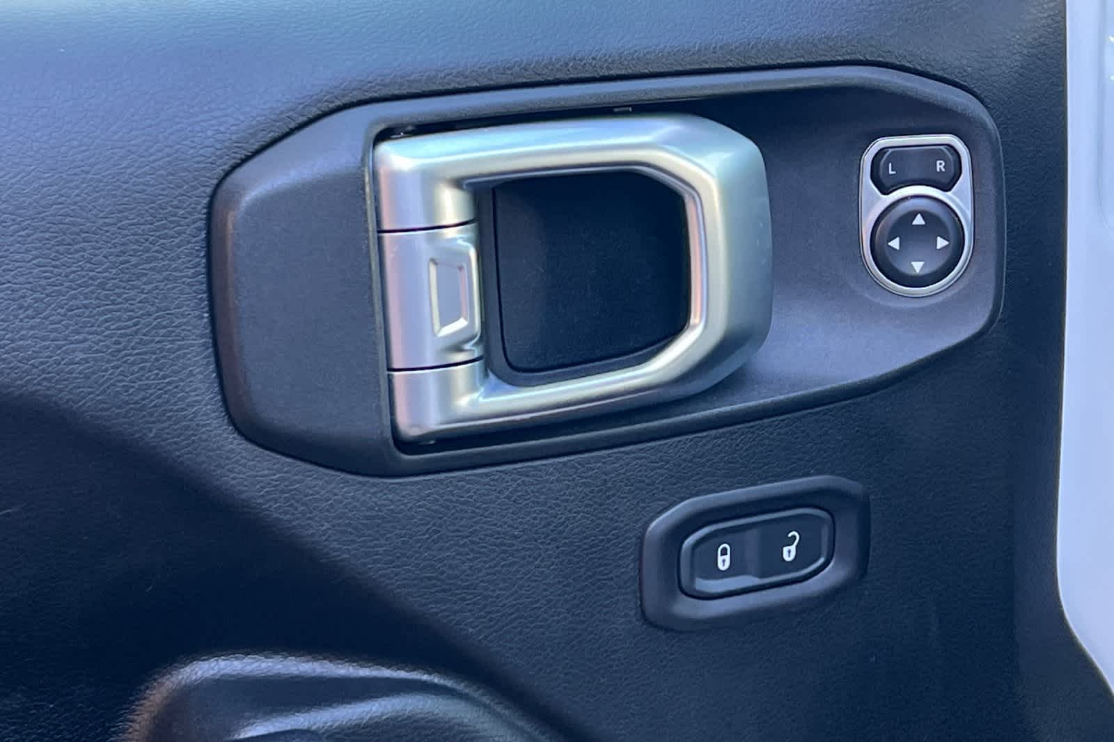 Thumbnail: 2019 Jeep Wrangler - 13