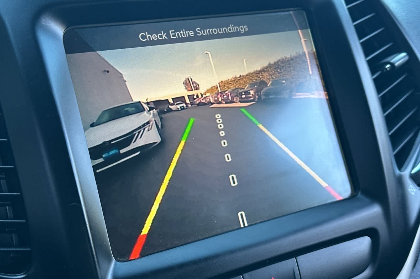 Thumbnail: 2017 Jeep Cherokee - 23