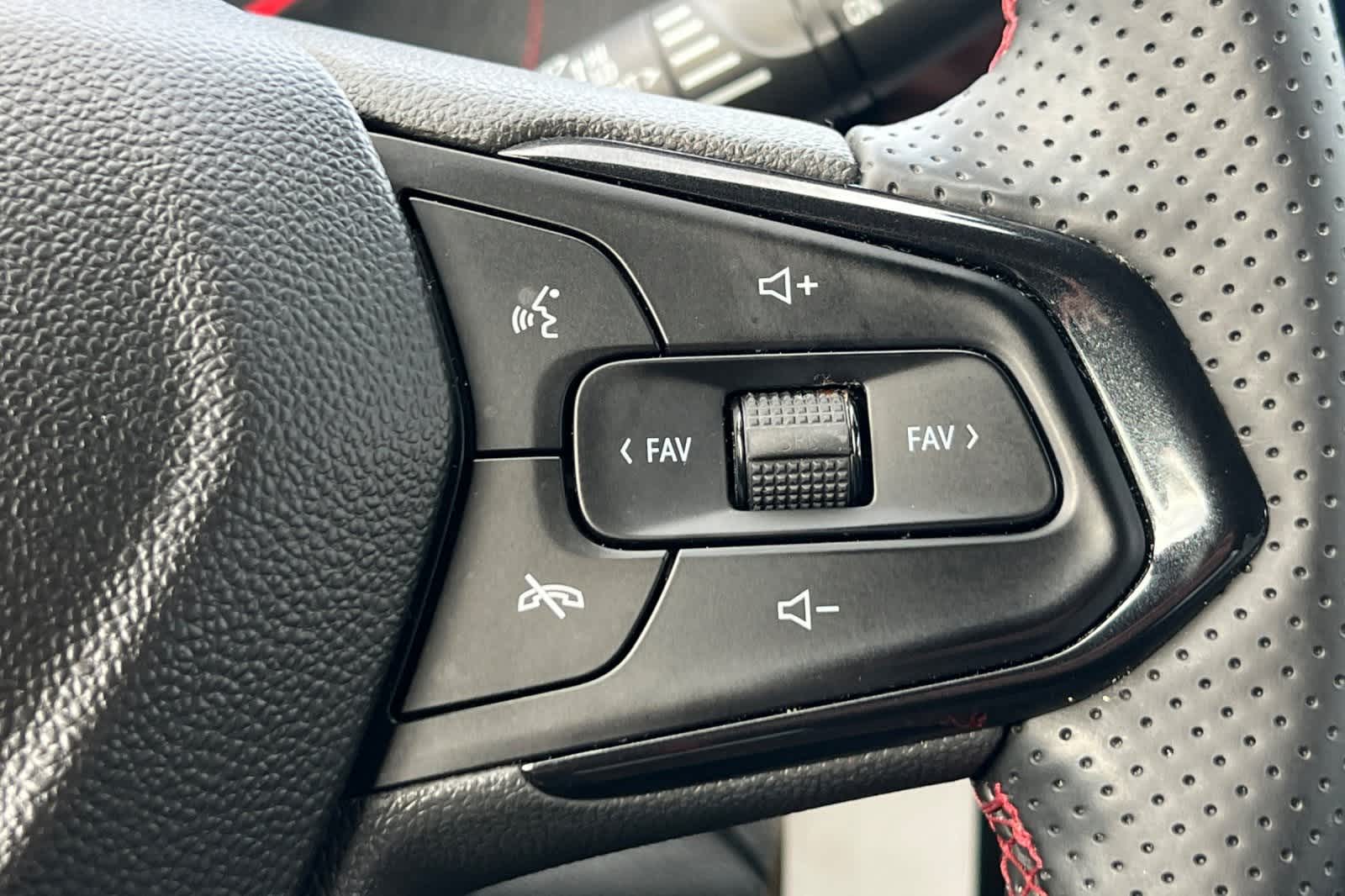 Thumbnail: 2024 Chevrolet Trax - 28