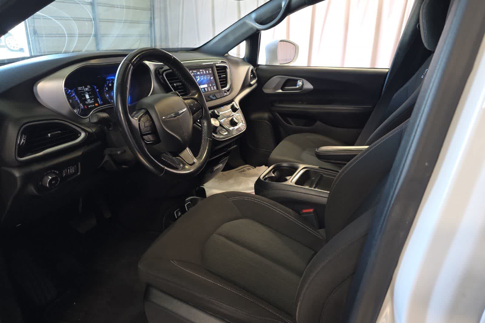 Thumbnail: 2020 Chrysler Pacifica - 14