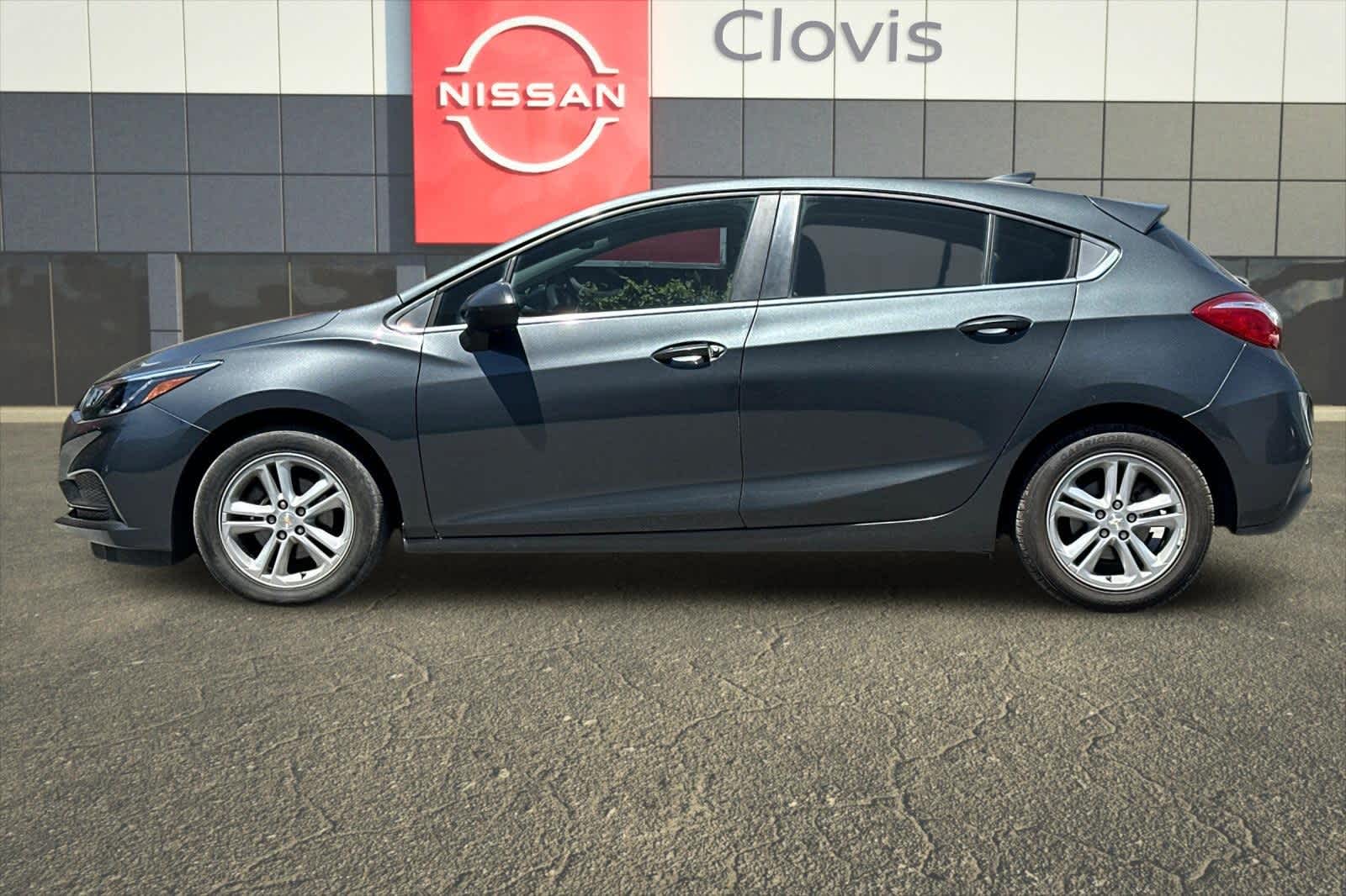 Thumbnail: 2017 Chevrolet Cruze - 6