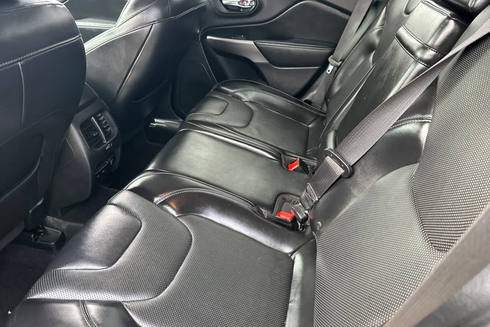 Thumbnail: 2019 Jeep Cherokee - 5