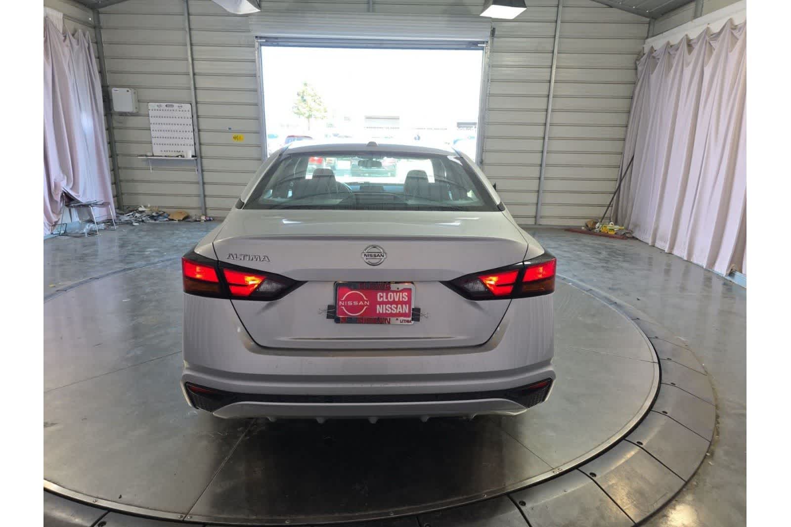 Thumbnail: 2020 Nissan Altima - 9