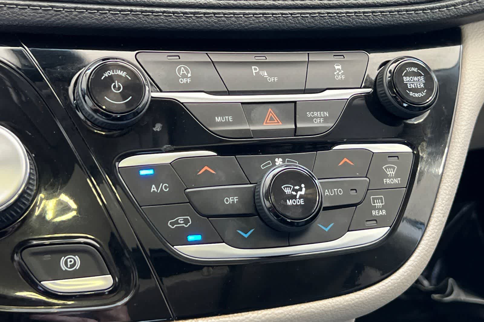 Thumbnail: 2020 Chrysler Pacifica - 26