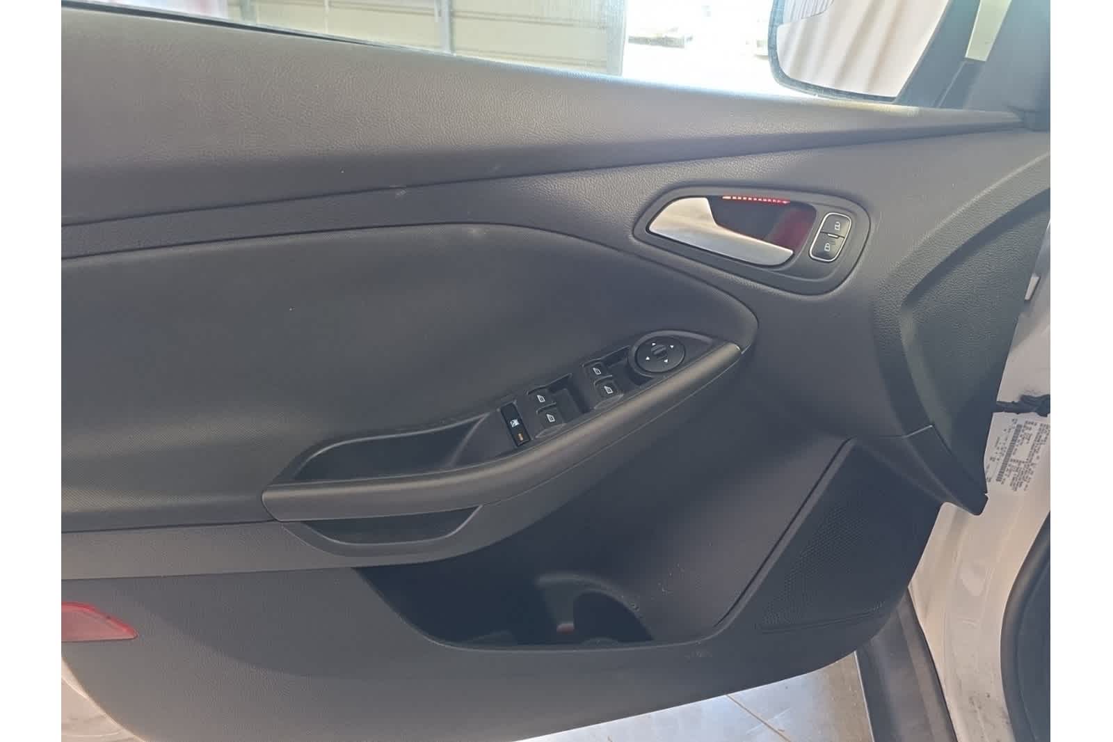 Thumbnail: 2015 Ford Focus - 19