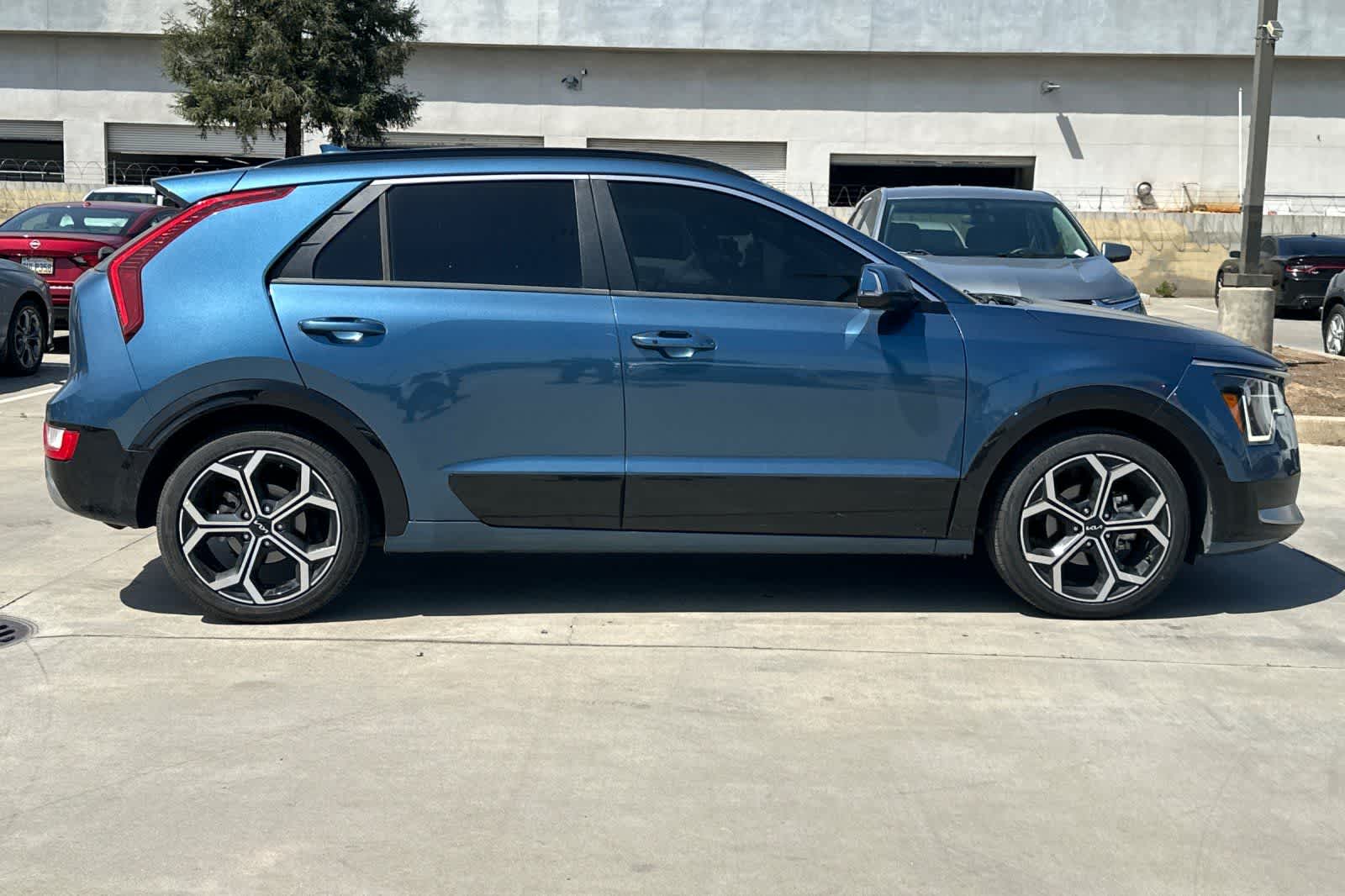 Thumbnail: 2023 Kia Niro - 9