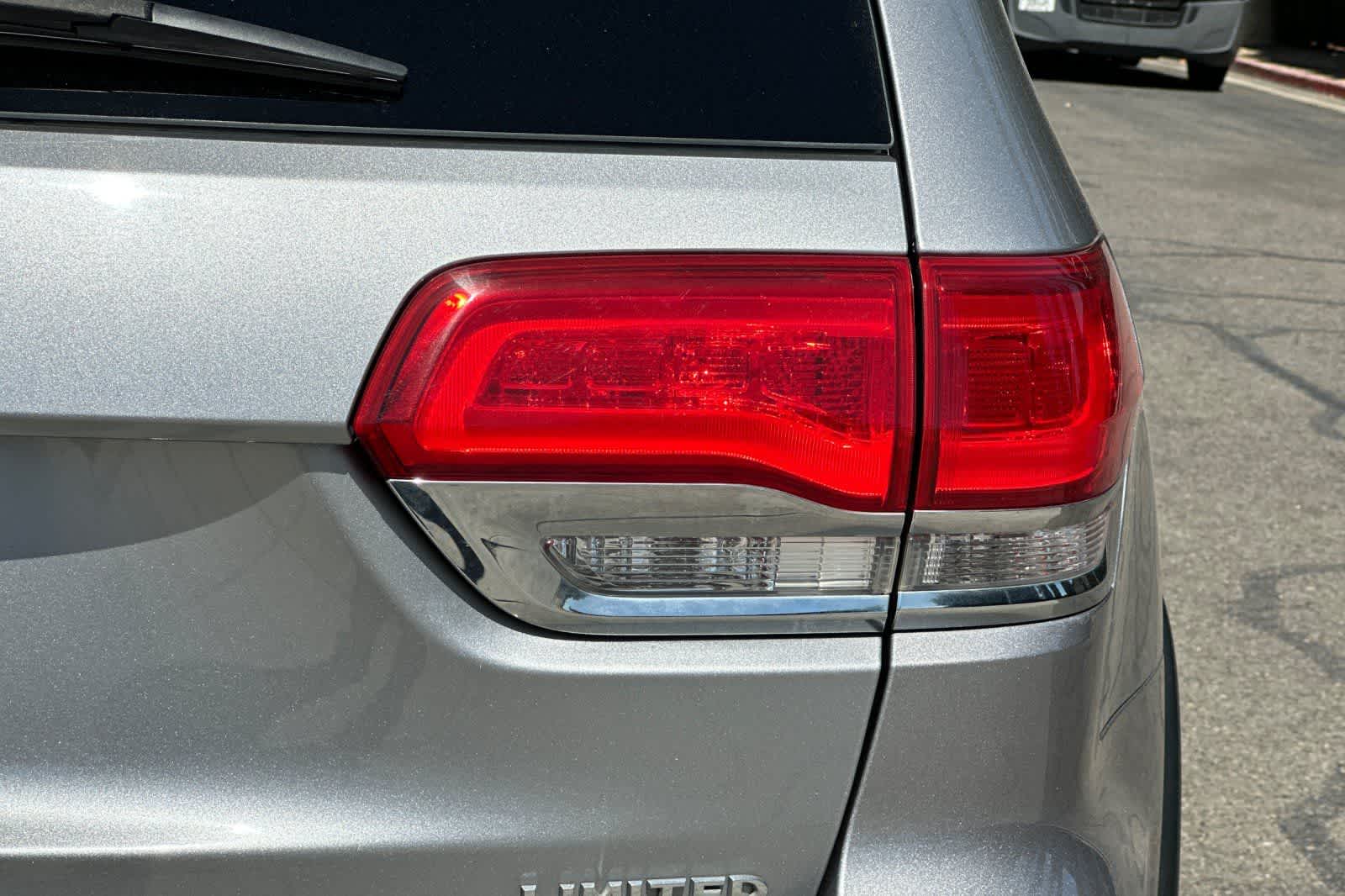 Thumbnail: 2017 Jeep Grand Cherokee - 35