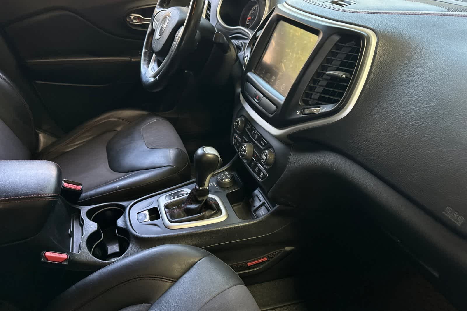 Thumbnail: 2015 Jeep Cherokee - 18