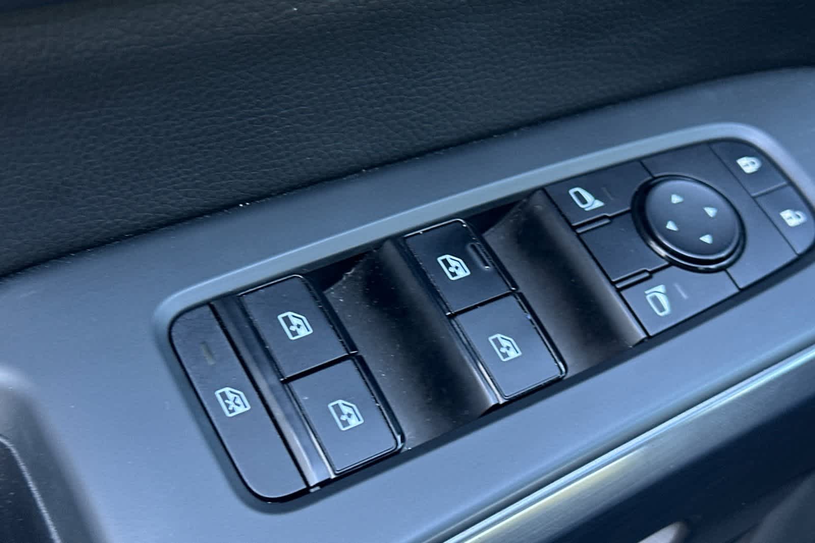 Thumbnail: 2023 Nissan Pathfinder - 16