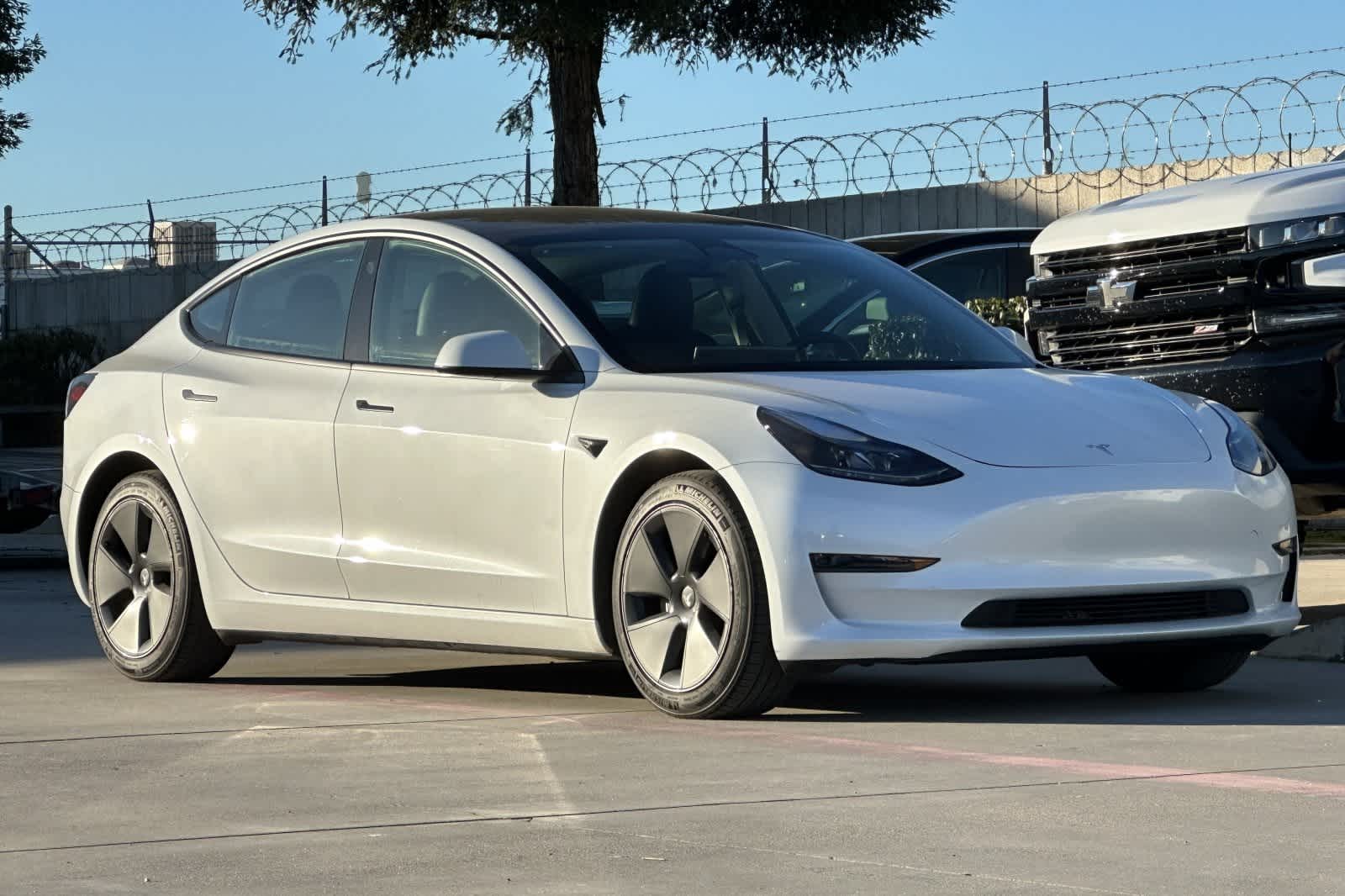 Thumbnail: 2023 Tesla Model 3 - 10