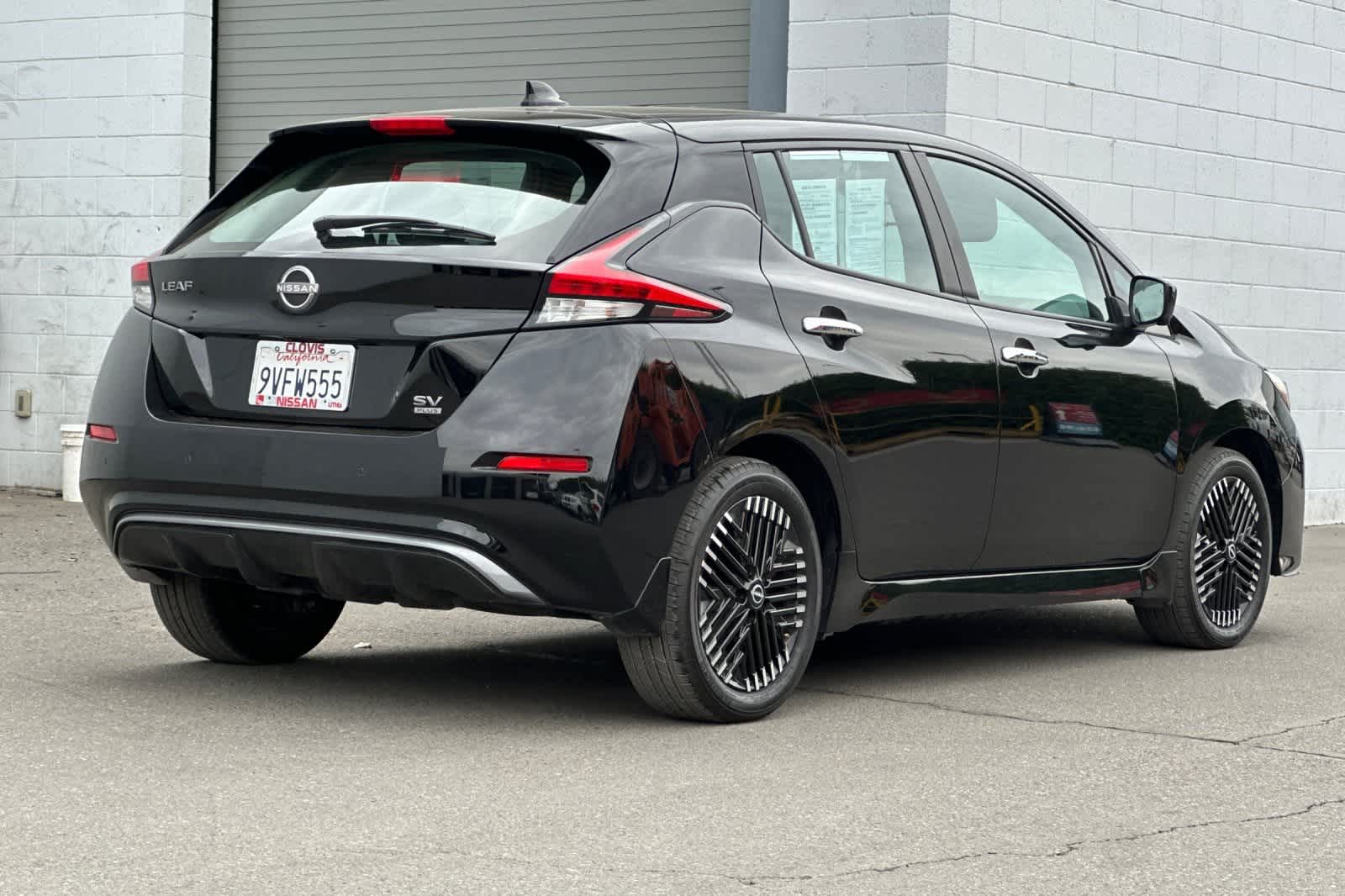 Thumbnail: 2023 Nissan Leaf - 3