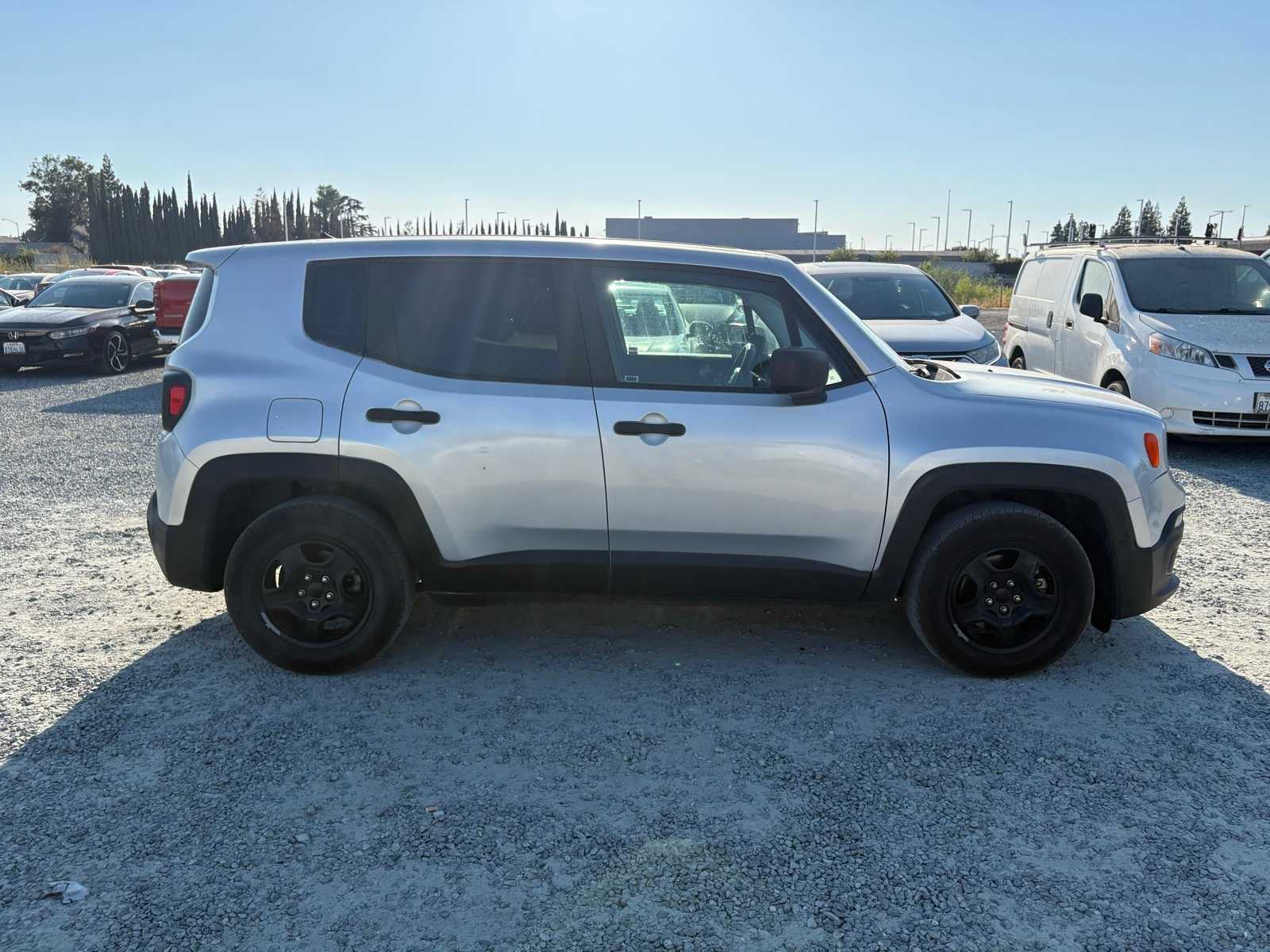 Thumbnail: 2017 Jeep Renegade - 8
