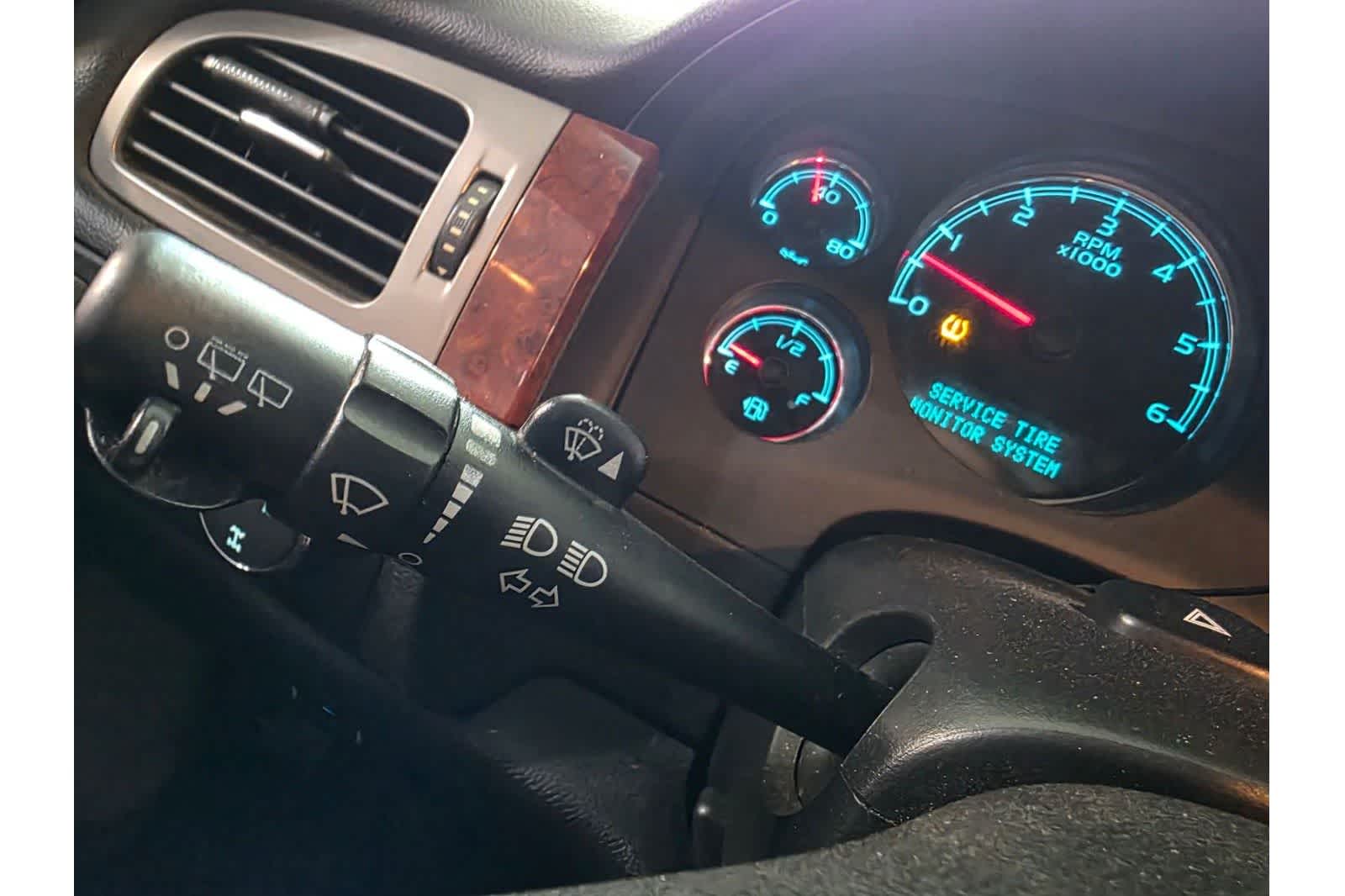 Thumbnail: 2010 Chevrolet Tahoe - 25