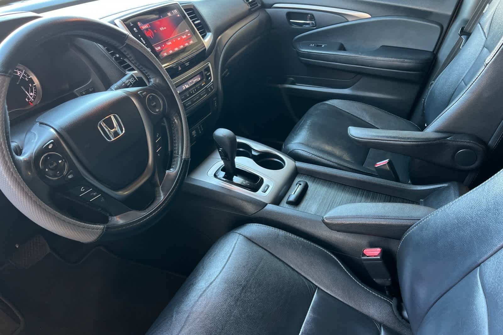Thumbnail: 2017 Honda Pilot - 14